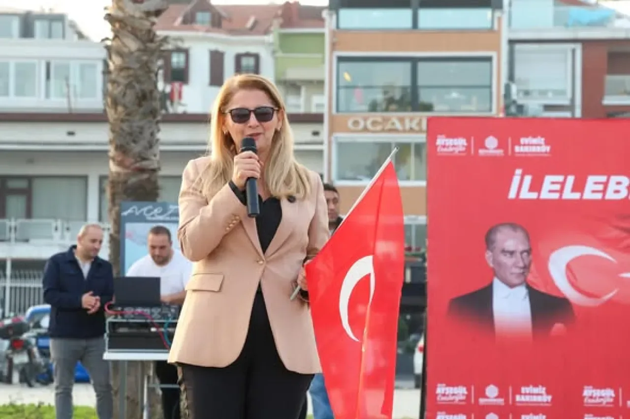 CHP'li Ovalıoğlu, Bakırköy'de Cumhuriyet Bayramı'nda Komşularıyla Buluştu CHP'li Ovalıoğlu, Bakırköy'de Cumhuriyet Bayramı'nda Komşularıyla Buluştu