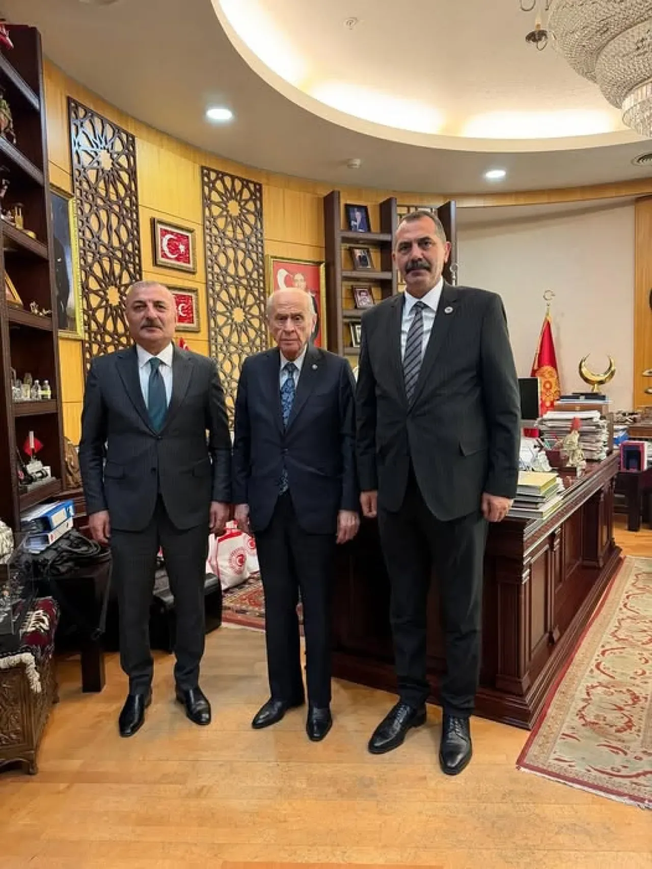 MHP İstanbul Başakşehir Teşkilatı, Genel Başkan Devlet Bahçeli'yi Ziyaret Etti MHP İstanbul Başakşehir Teşkilatı, Genel Başkan Devlet Bahçeli'yi Ziyaret Etti