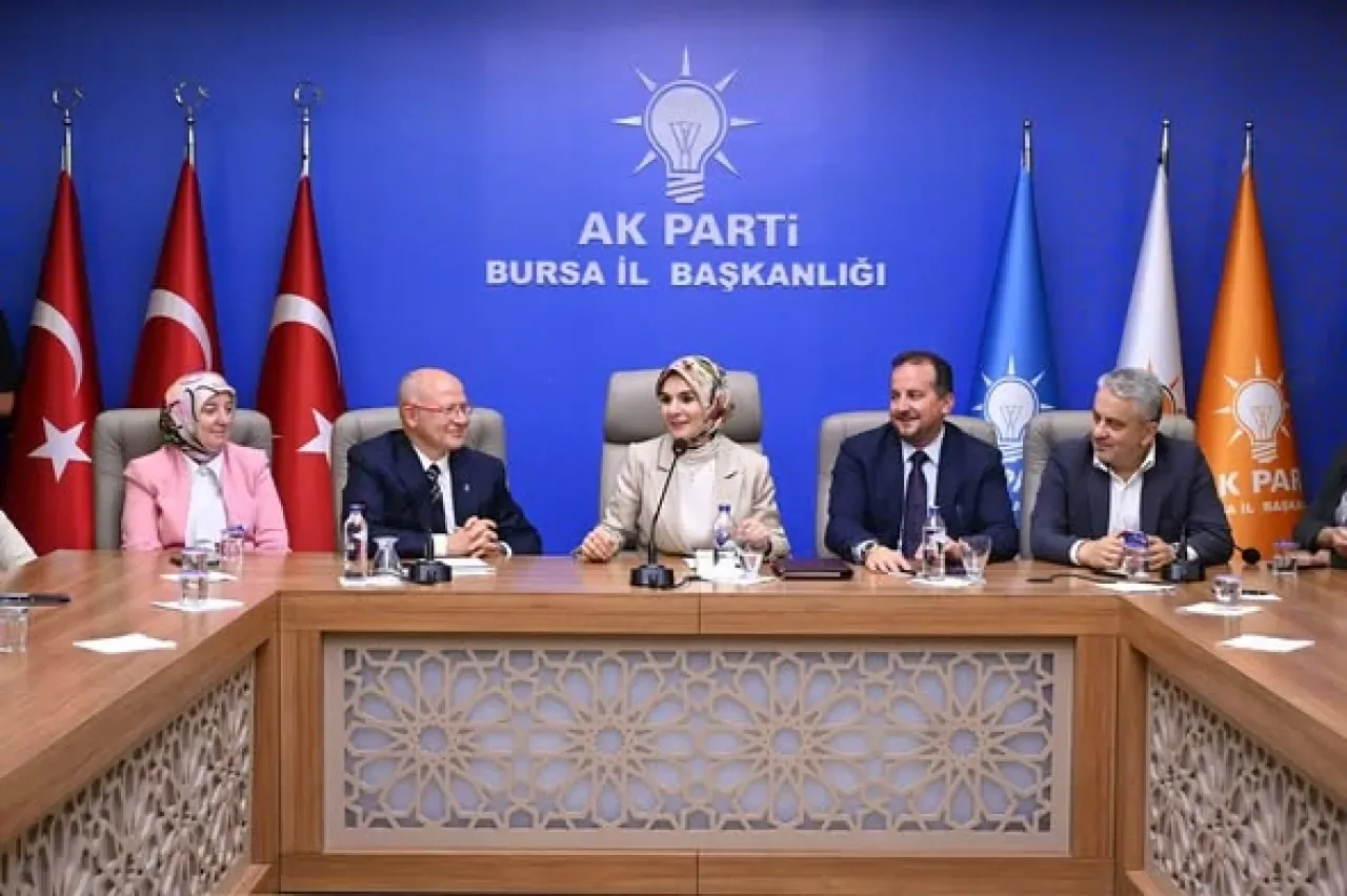 AK Parti Bursa Teşkilatı, Bakan Göktaş'ın Katılımıyla Bir Araya Geldi AK Parti Bursa Teşkilatı, Bakan Göktaş'ın Katılımıyla Bir Araya Geldi