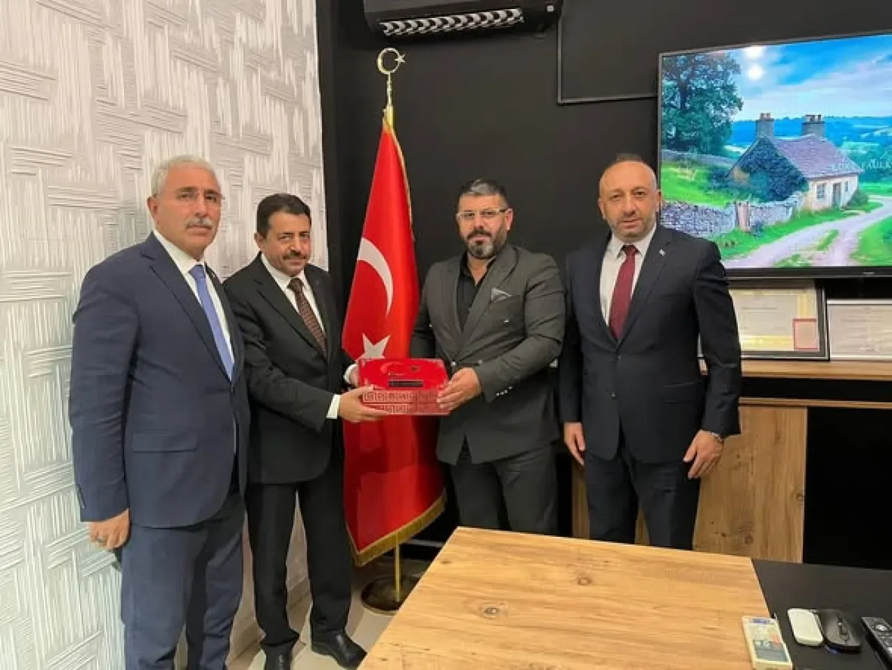 MHP'li Zırhlıoğlu, Kestel'de Doğu ve Güneydoğu Dernek Temsilcileriyle Buluştu MHP'li Zırhlıoğlu, Kestel'de Doğu ve Güneydoğu Dernek Temsilcileriyle Buluştu