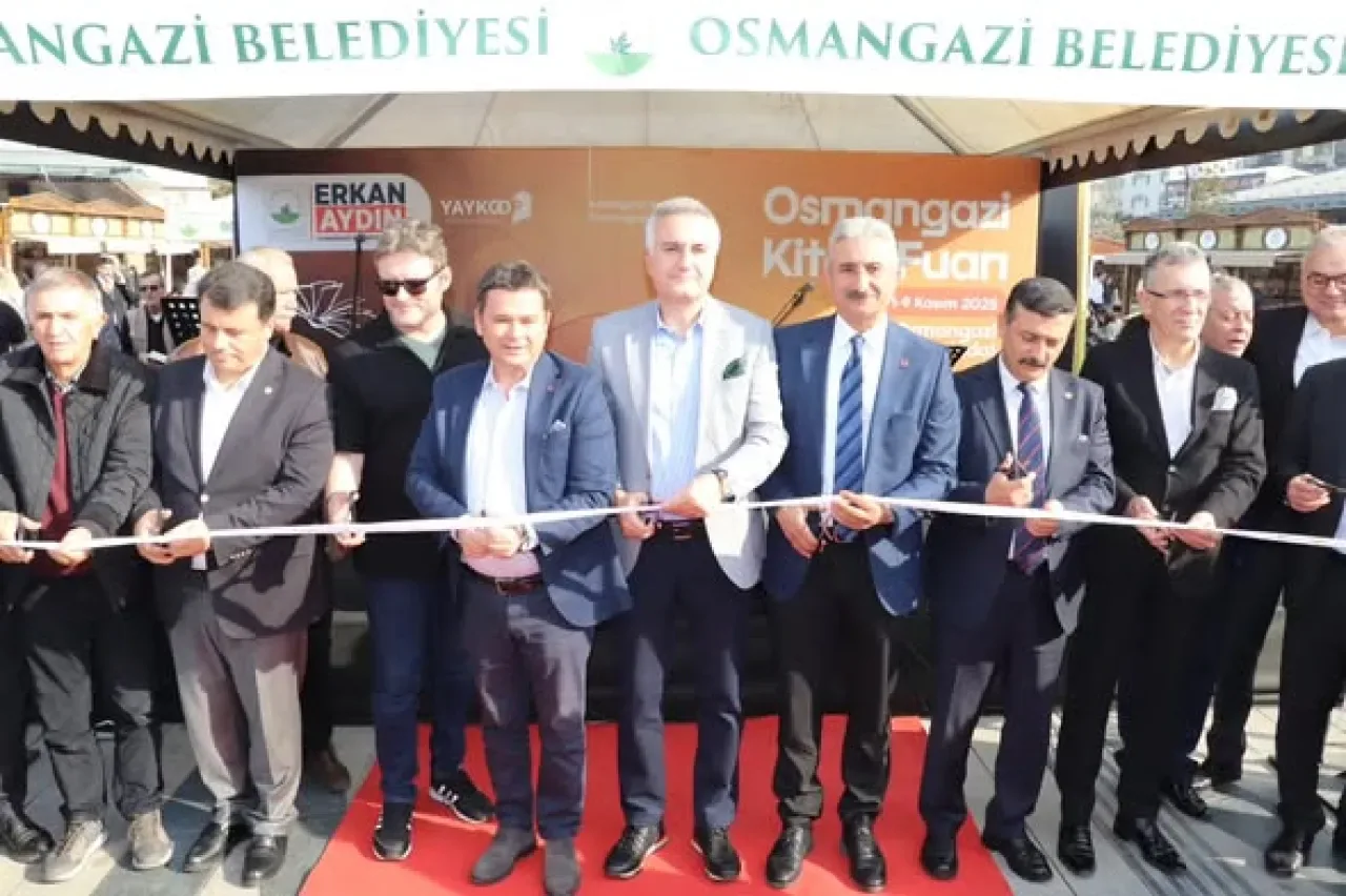 CHP'li Yerel Yöneticiler Osmangazi Kitap Fuarı'nın Açılışını Yaptı CHP'li Yerel Yöneticiler Osmangazi Kitap Fuarı'nın Açılışını Yaptı