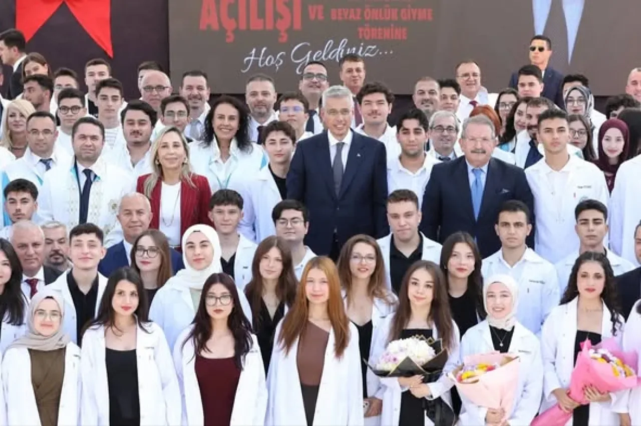 Alanya Alaaddin Keykubat Üniversitesi'nde Akademik Yıl Açılışı ve Beyaz Önlük Töreni Alanya Alaaddin Keykubat Üniversitesi'nde Akademik Yıl Açılışı ve Beyaz Önlük Töreni