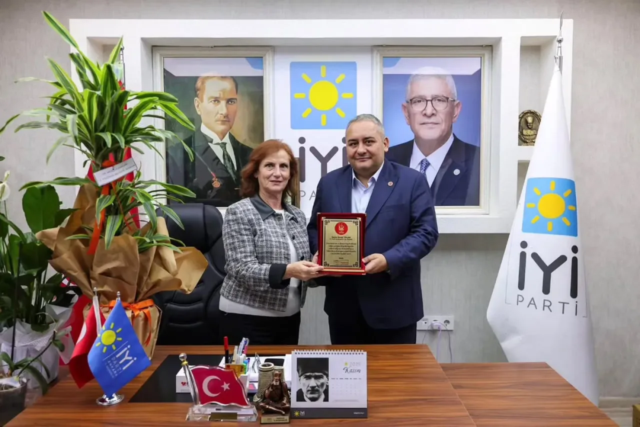 İYİ Parti Ankara'da Mesut Özarslan'dan Taziye ve Destek Ziyareti İYİ Parti Ankara'da Mesut Özarslan'dan Taziye ve Destek Ziyareti