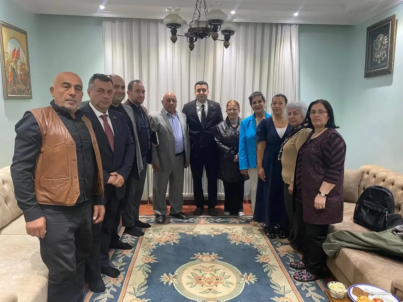 MHP Maltepe'de Eski İlçe Başkanı Muzaffer Sarıca Evinde Ziyaret Edildi MHP Maltepe'de Eski İlçe Başkanı Muzaffer Sarıca Evinde Ziyaret Edildi