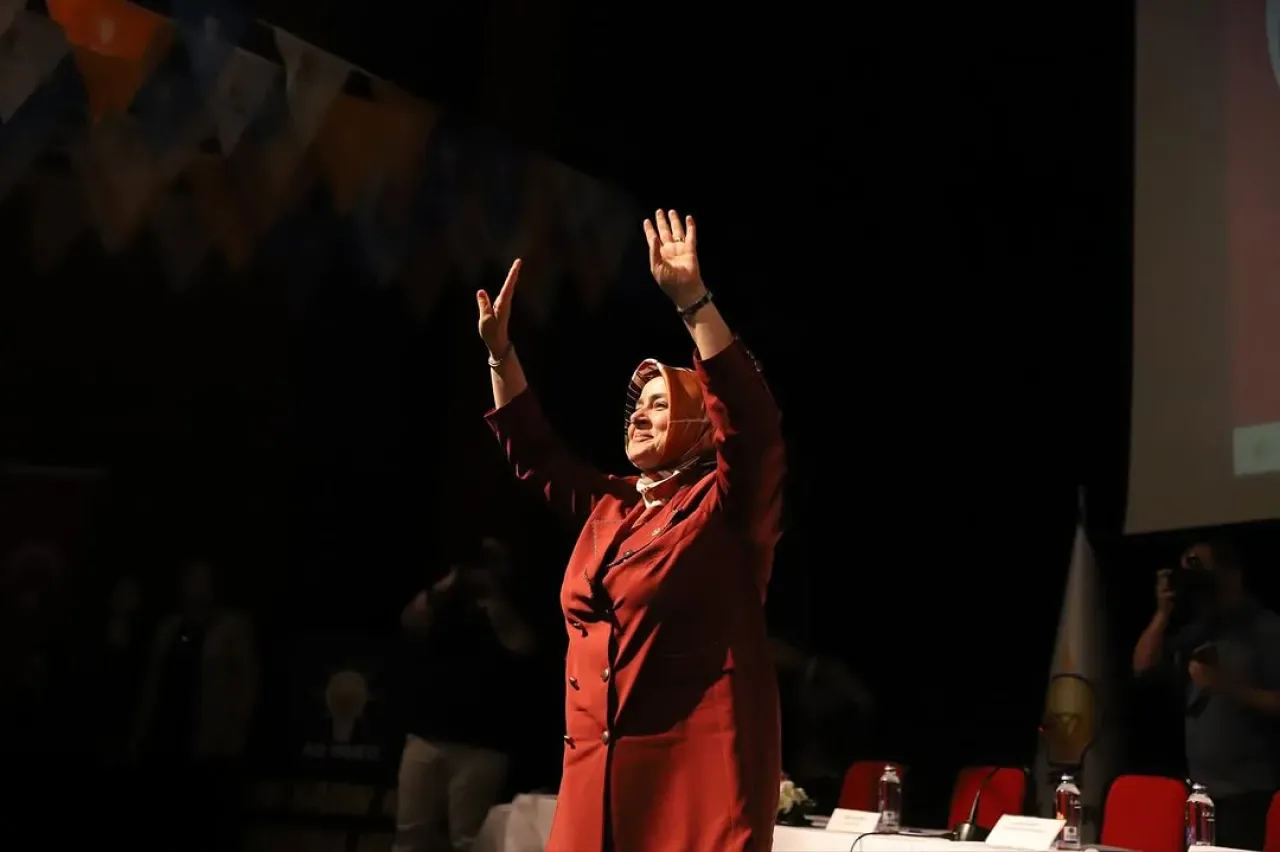 AK Parti Aydın Kadın Kolları Danışma Meclisi Coşkuyla Toplandı AK Parti Aydın Kadın Kolları Danışma Meclisi Coşkuyla Toplandı