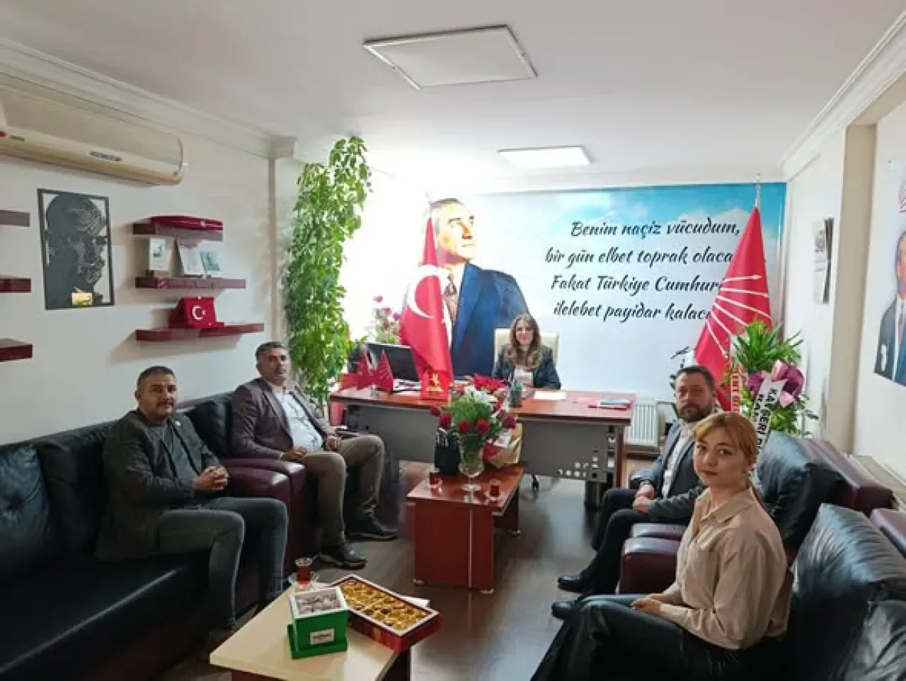 Hürriyetçi Eğitim Sendikası'ndan CHP Kayseri İl Başkanlığı'na Hayırlı Olsun Ziyareti Hürriyetçi Eğitim Sendikası'ndan CHP Kayseri İl Başkanlığı'na Hayırlı Olsun Ziyareti