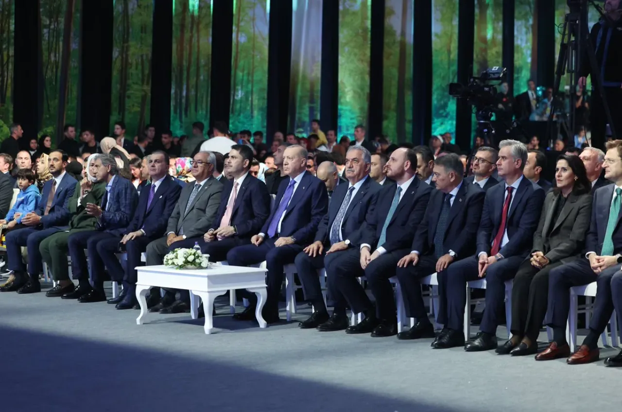 Atatürk Havalimanı'nda Millet Bahçesi Açıldı Atatürk Havalimanı'nda Millet Bahçesi Açıldı