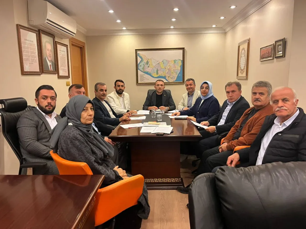 AK Parti Beyoğlu İlçe Teşkilatı Aylık Meclis Toplantısını Gerçekleştirdi AK Parti Beyoğlu İlçe Teşkilatı Aylık Meclis Toplantısını Gerçekleştirdi