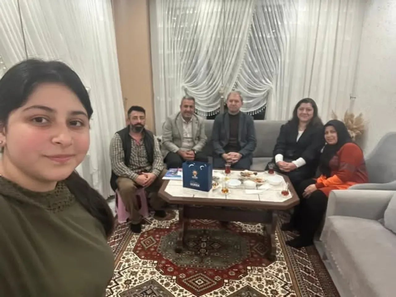 AK Parti Arnavutköy İlçe Başkanlığı, Hastane Mahallesi'nde Kanaat Önderini Ziyaret Etti AK Parti Arnavutköy İlçe Başkanlığı, Hastane Mahallesi'nde Kanaat Önderini Ziyaret Etti