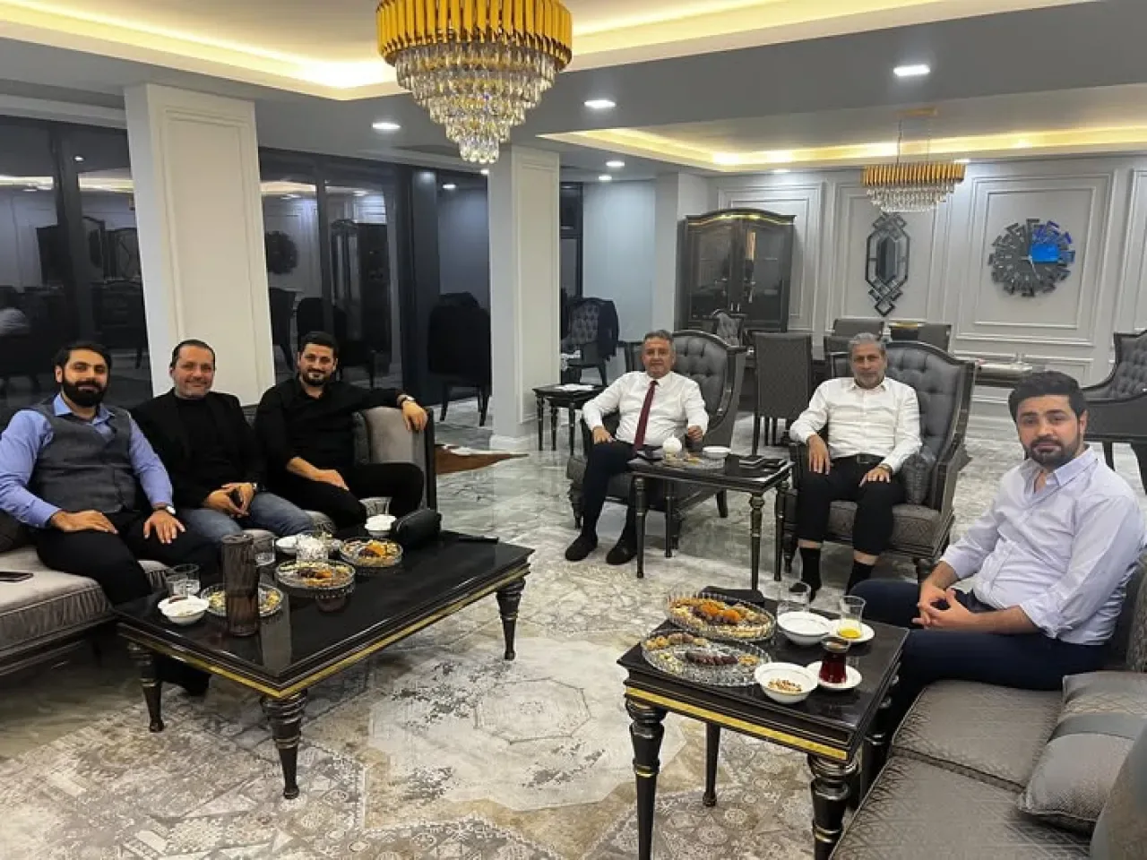 Gelecek Partisi İstanbul Milletvekili İsa Mesih Şahin, Münir Eren ve Ailesi ile Bir Araya Geldi Gelecek Partisi İstanbul Milletvekili İsa Mesih Şahin, Münir Eren ve Ailesi ile Bir Araya Geldi