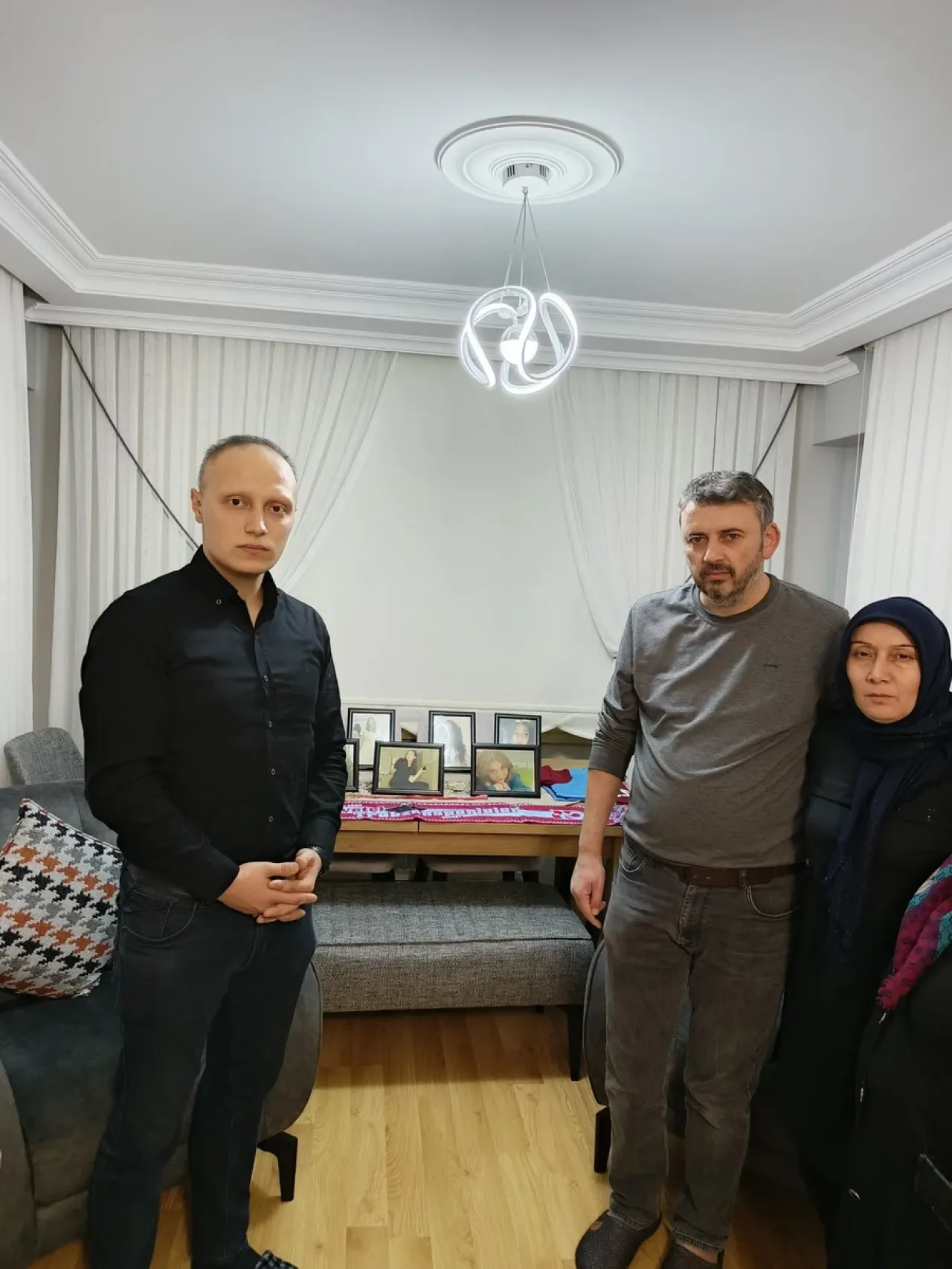 Bursa'da Yaya Geçidinde Hayatını Kaybeden Zeynep Naz Sarıkaya İçin Adalet Çağrısı Bursa'da Yaya Geçidinde Hayatını Kaybeden Zeynep Naz Sarıkaya İçin Adalet Çağrısı