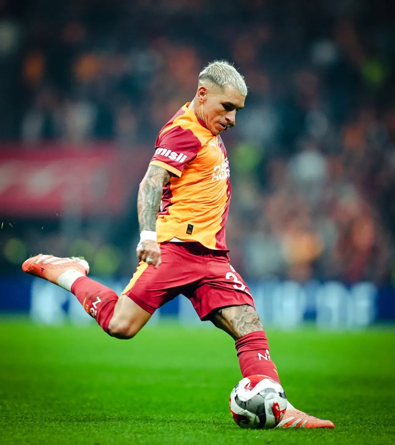 Galatasaray'da Maç Sonrası Açıklamalar: Torreira, Uğurcan ve Barış Alper Değerlendirdi Galatasaray'da Maç Sonrası Açıklamalar: Torreira, Uğurcan ve Barış Alper Değerlendirdi