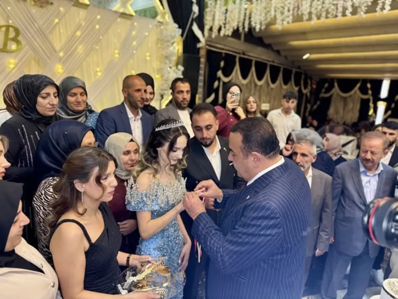 İYİ Partili Adnan Beker, Esnaf Oda Başkan Yardımcısının Torununun Nişan Törenine Katıldı İYİ Partili Adnan Beker, Esnaf Oda Başkan Yardımcısının Torununun Nişan Törenine Katıldı