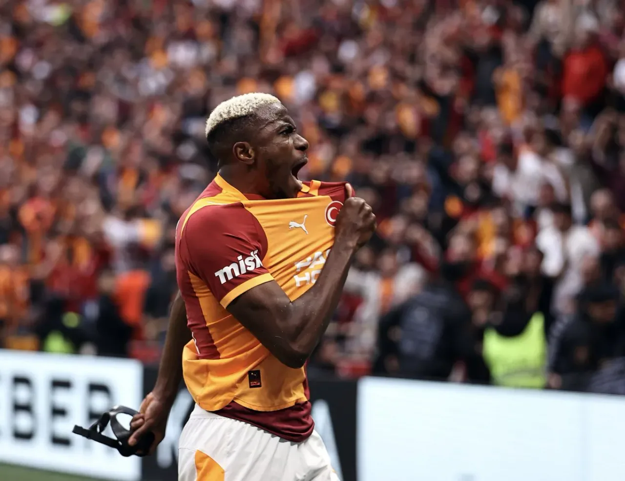 Barcelona, Gelecek Sezon için Santrfor Arayışında: Osimhen Gündemde Barcelona, Gelecek Sezon için Santrfor Arayışında: Osimhen Gündemde