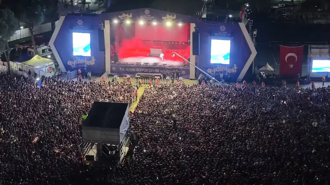 Aydınfest Gençlik Festivali'ne 200 Bin Kişilik Dev Katılım Aydınfest Gençlik Festivali'ne 200 Bin Kişilik Dev Katılım