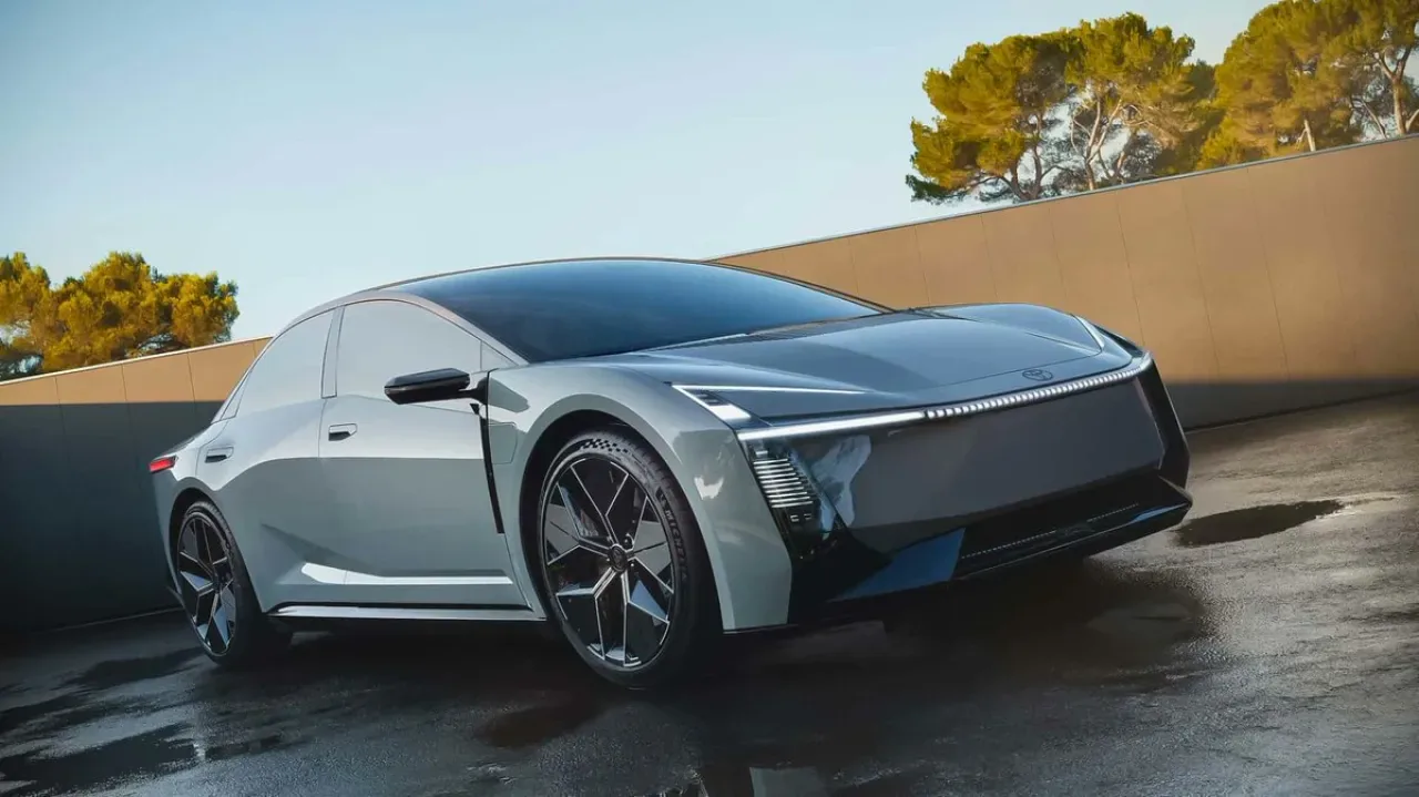 Toyota, Corolla'yı Elektrikli Versiyonla Tanıttı Toyota, Corolla'yı Elektrikli Versiyonla Tanıttı