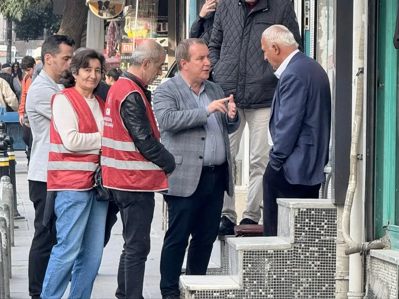 Bahçelievler'de CHP'li Meclis Üyelerinden Esnaf Ziyareti Bahçelievler'de CHP'li Meclis Üyelerinden Esnaf Ziyareti