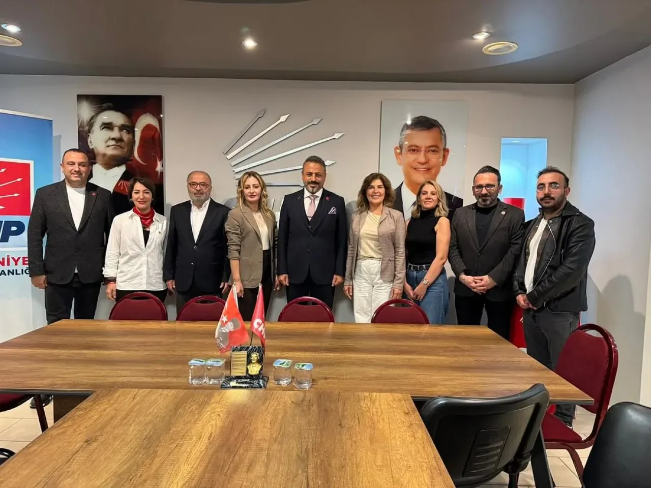 CHP'li Kadın Kolları ve Meclis Üyelerinden Ümraniye İlçe Başkanı'na Ziyaret CHP'li Kadın Kolları ve Meclis Üyelerinden Ümraniye İlçe Başkanı'na Ziyaret