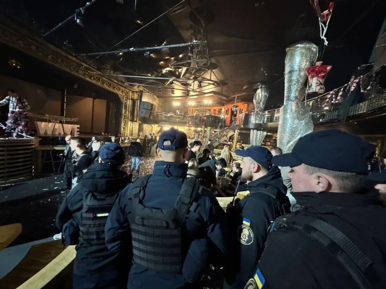 Odessa'da Rus Şarkısı Çalınan Gece Kulübüne Polis Baskını Odessa'da Rus Şarkısı Çalınan Gece Kulübüne Polis Baskını