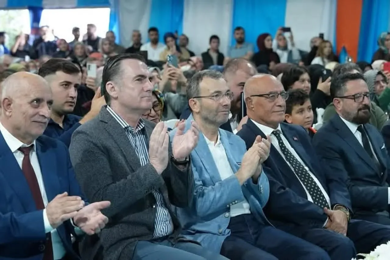 Pendik'te Memleket Günleri Başladı: Ağrılılar Günü'ne Yoğun İlgi Pendik'te Memleket Günleri Başladı: Ağrılılar Günü'ne Yoğun İlgi