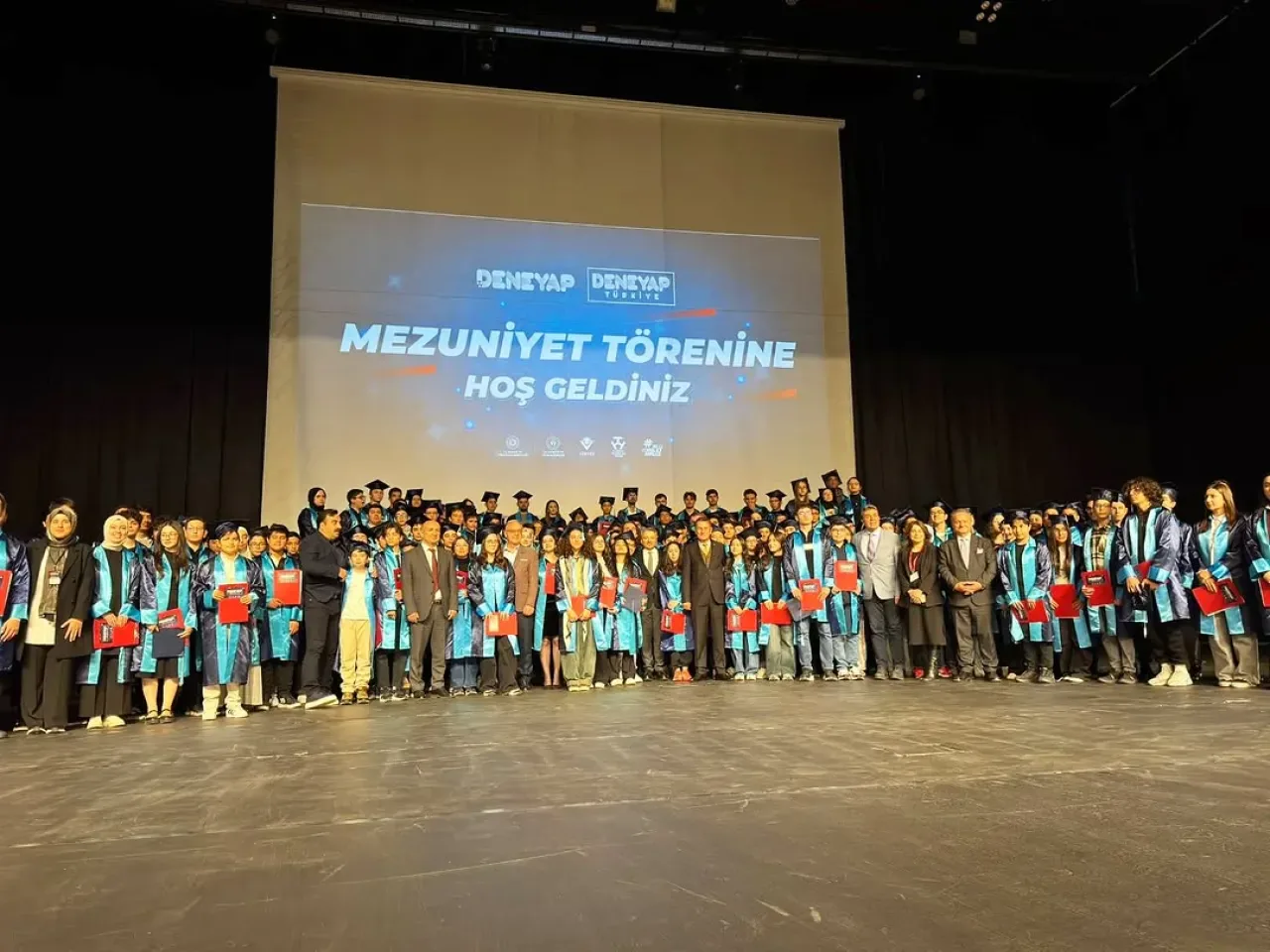 Keçiören'de Deneyap Teknoloji Atölyeleri Mezuniyet Töreni Coşkusu Keçiören'de Deneyap Teknoloji Atölyeleri Mezuniyet Töreni Coşkusu