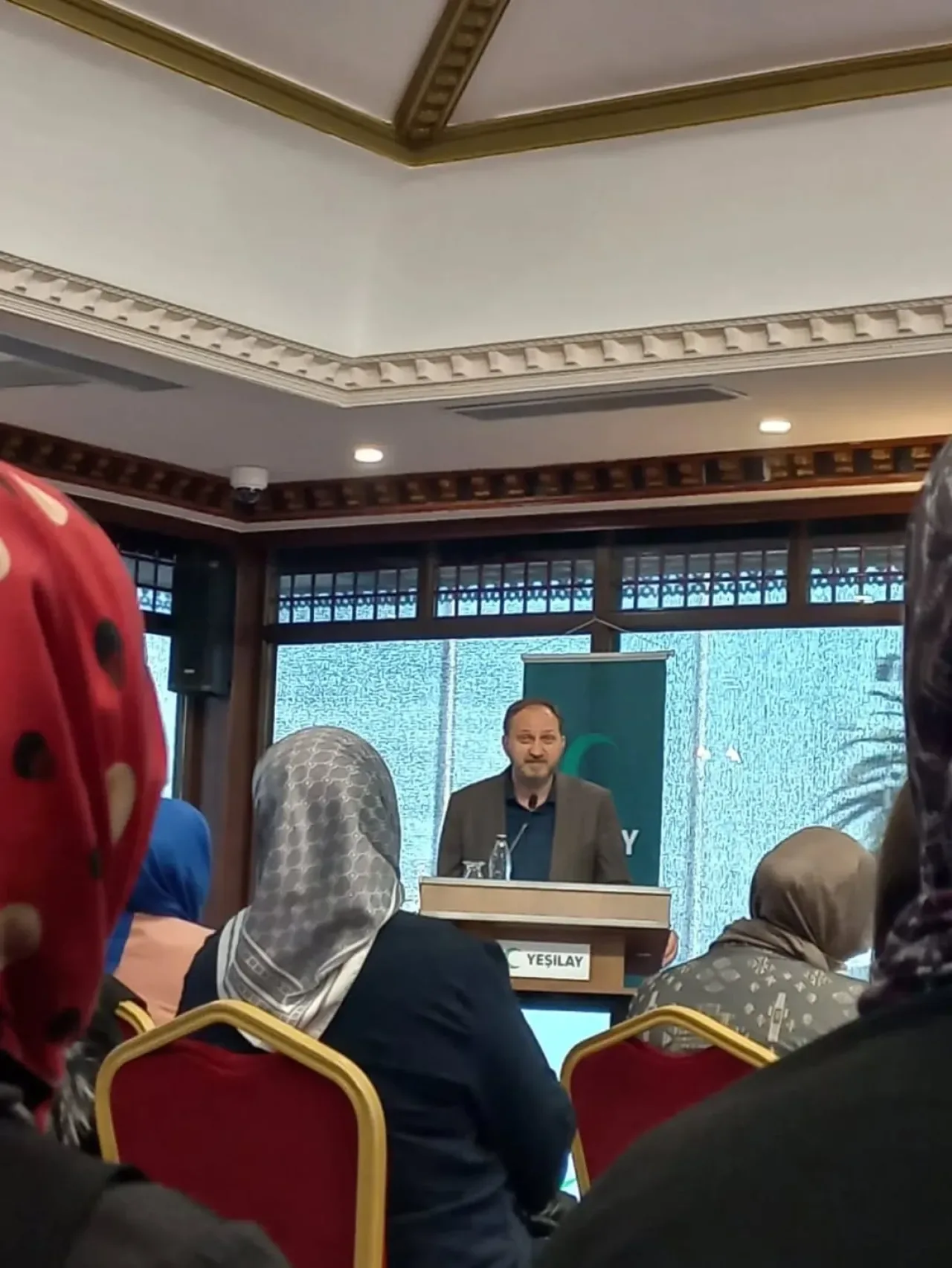 Yeşilay'dan Eyüpsultanlı Ailelere Dijital Ebeveynlik Eğitimi Yeşilay'dan Eyüpsultanlı Ailelere Dijital Ebeveynlik Eğitimi