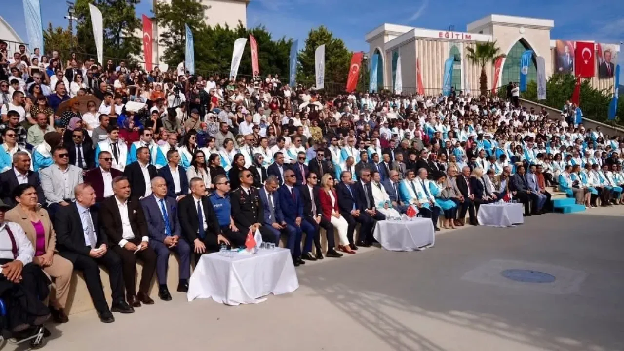 İYİ Parti Alanya'dan AKÜ'de Akademik Yıl Açılışına Katılım İYİ Parti Alanya'dan AKÜ'de Akademik Yıl Açılışına Katılım