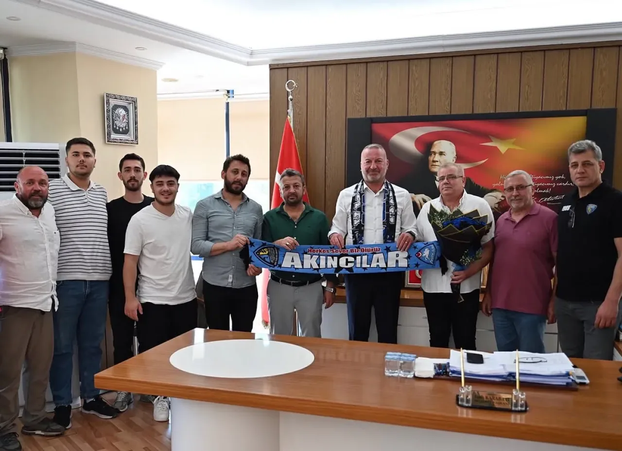 Karacabey Belediye Başkanı Fatih Karabatı, Takımın Yanında Olduğunu Açıkladı Karacabey Belediye Başkanı Fatih Karabatı, Takımın Yanında Olduğunu Açıkladı