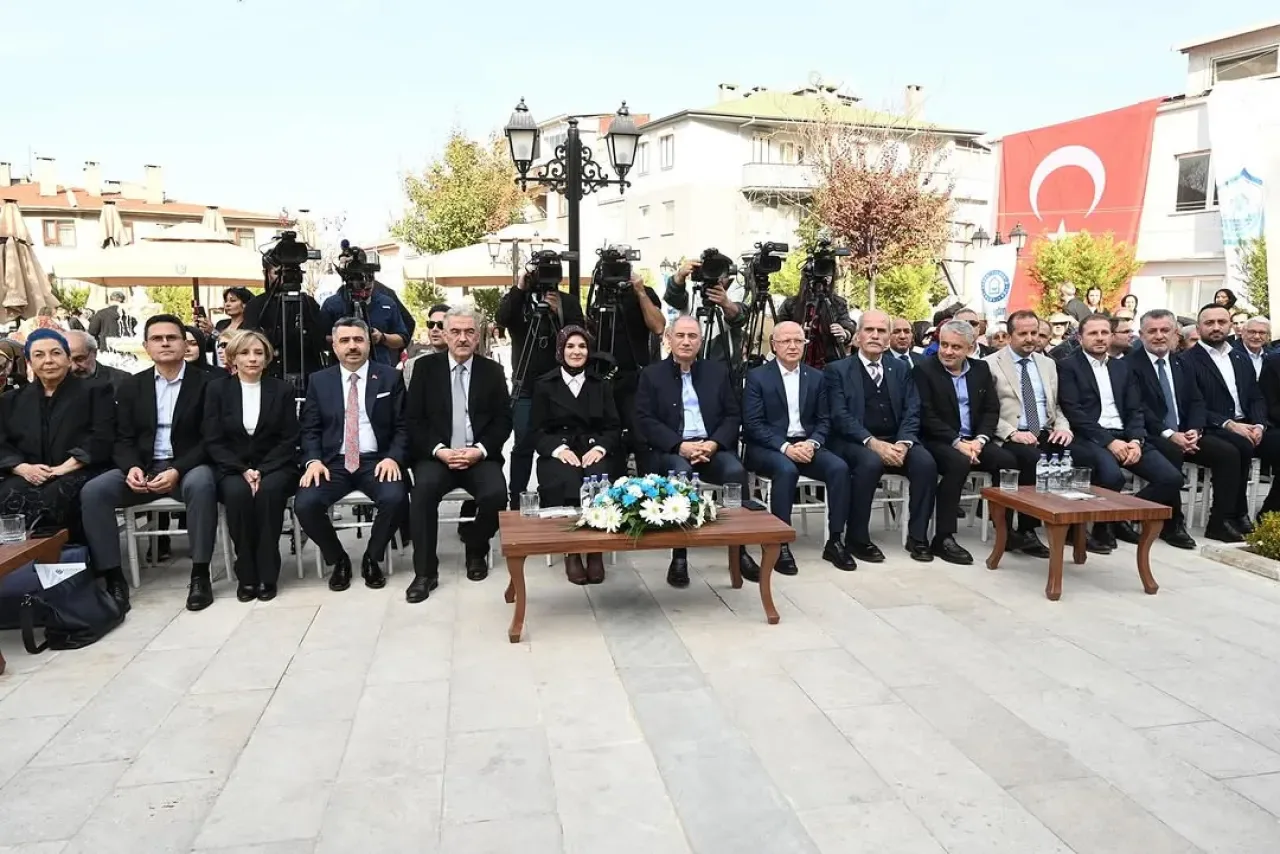 Bursa'ya Yeni Bir Kültür Sanat Merkezi: Alev Alatlı Şehir Düşünce ve Sanat Merkezi Açıldı Bursa'ya Yeni Bir Kültür Sanat Merkezi: Alev Alatlı Şehir Düşünce ve Sanat Merkezi Açıldı