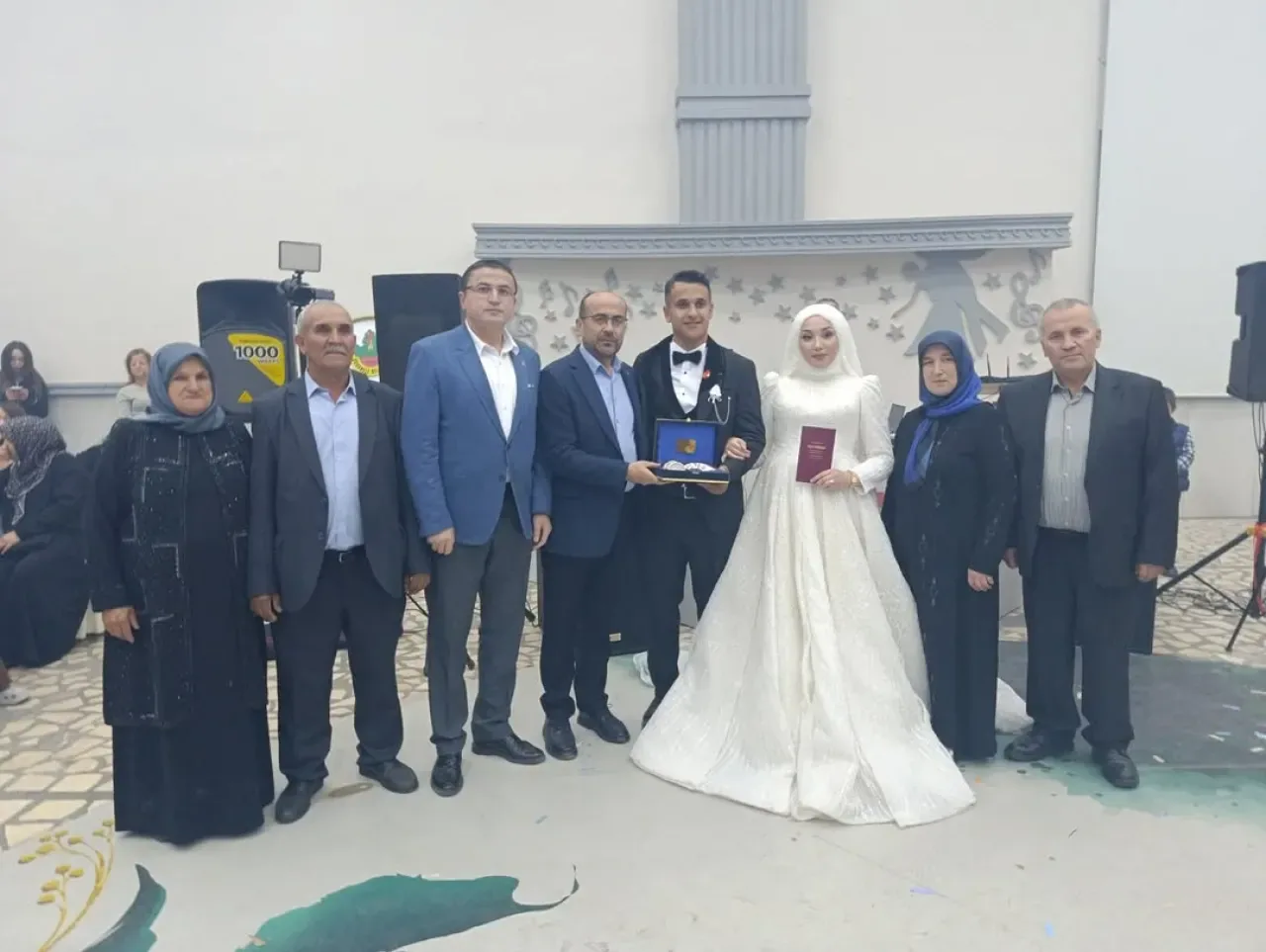 Bursa Orhaneli'nde Belediye Başkanı Ali Osman Tayır, Genç Çiftin Düğününde Bursa Orhaneli'nde Belediye Başkanı Ali Osman Tayır, Genç Çiftin Düğününde