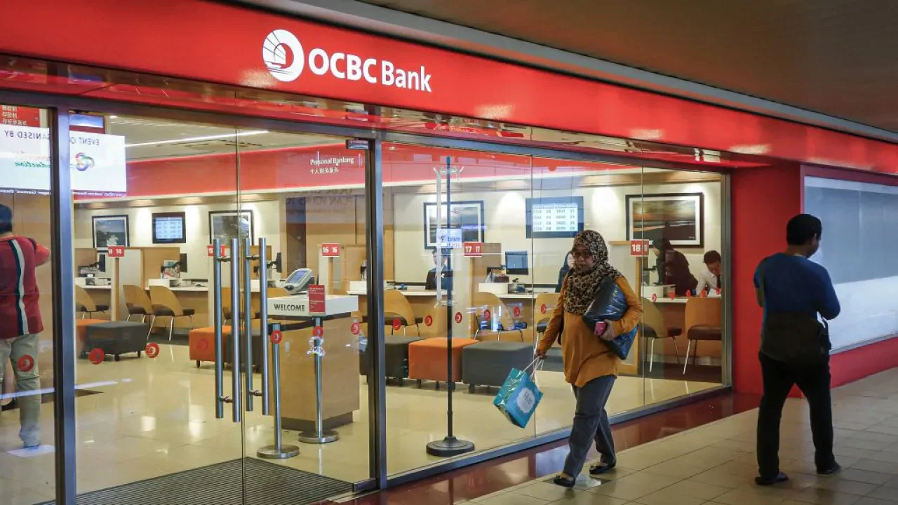 Singapur Bankaları Yapay Zeka Yatırımlarını Hızlandırdı: 4.000 Sözleşmeli Pozisyon Etkilenecek Singapur Bankaları Yapay Zeka Yatırımlarını Hızlandırdı: 4.000 Sözleşmeli Pozisyon Etkilenecek