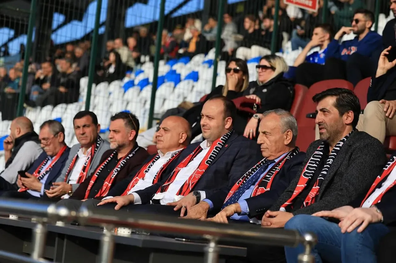 Küçükçekmece'de Genç Sporcuların Sahadaki Azmi Umut Verdi Küçükçekmece'de Genç Sporcuların Sahadaki Azmi Umut Verdi