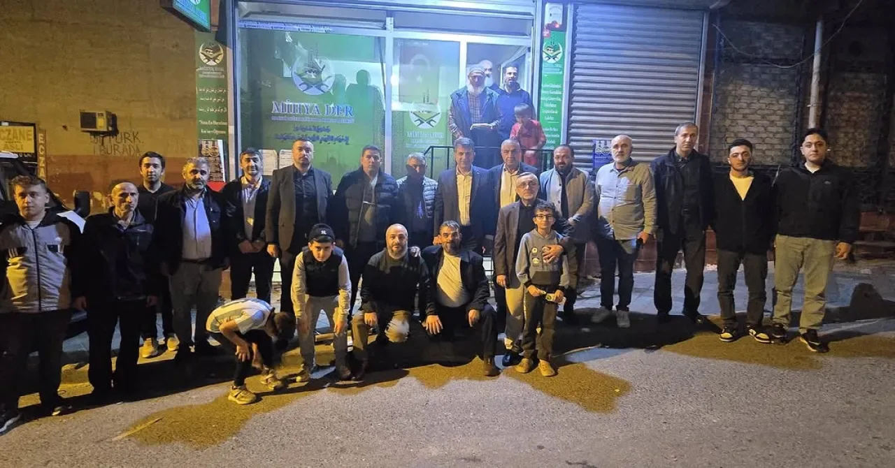 AK Parti Bağcılar İlçe Başkanı, 100 Yıl Mahallesi'nde Vatandaşlarla Buluştu AK Parti Bağcılar İlçe Başkanı, 100 Yıl Mahallesi'nde Vatandaşlarla Buluştu