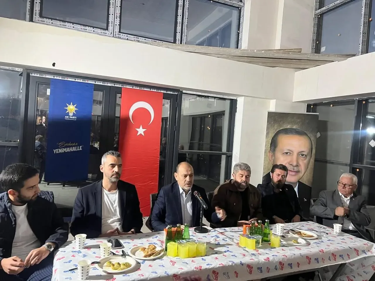 AK Parti Yenimahalle İlçe Başkanı Ekrem Yüce, Batıkent'te Vatandaşlarla Buluştu AK Parti Yenimahalle İlçe Başkanı Ekrem Yüce, Batıkent'te Vatandaşlarla Buluştu