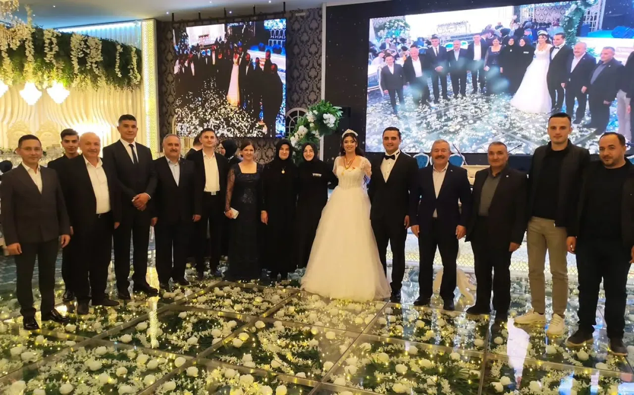 Akyurt'ta AK Parti Liderleri Tiryaki Ailesinin Düğün Töreninde Akyurt'ta AK Parti Liderleri Tiryaki Ailesinin Düğün Töreninde