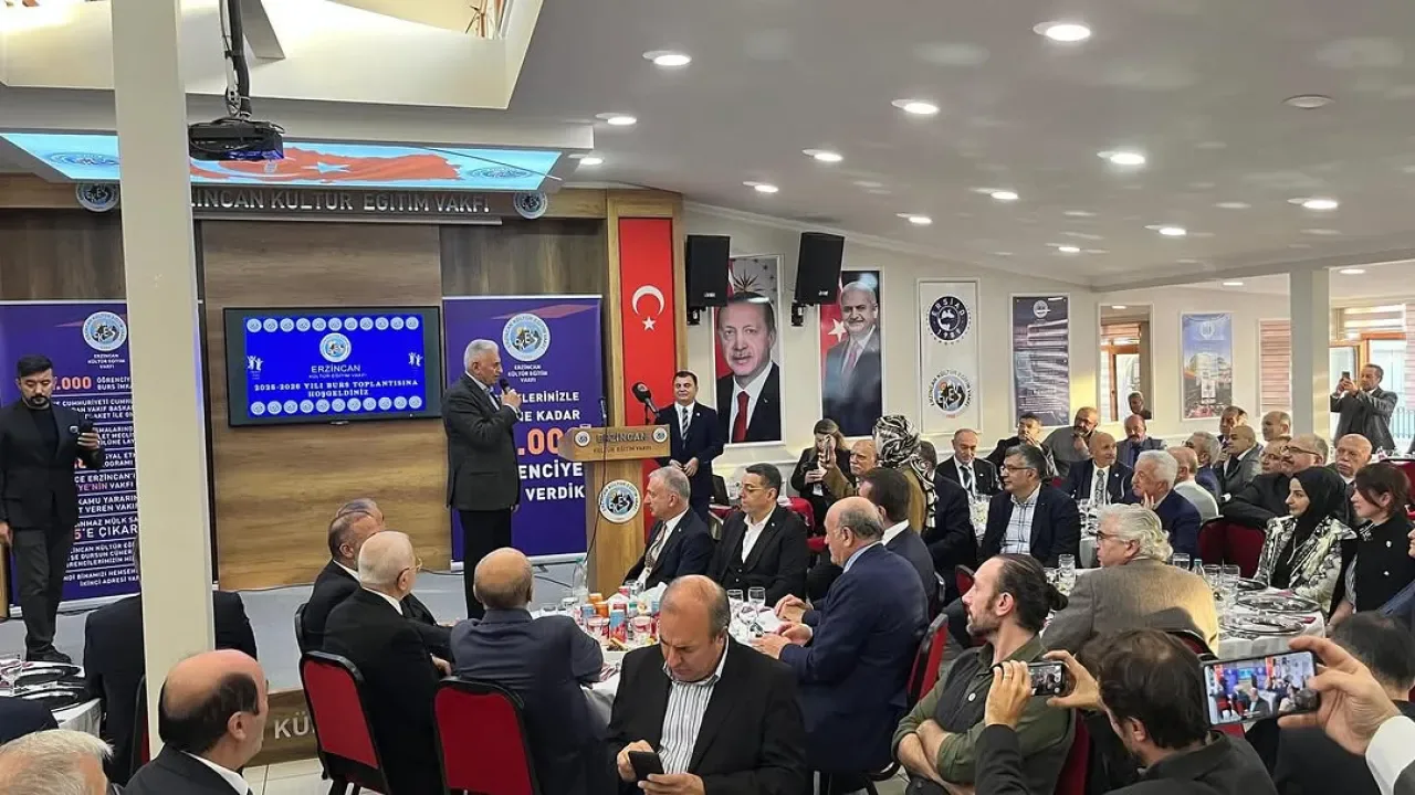 Eski Başbakan Binali Yıldırım, Erzincanlı Öğrencilere Burs Desteği İçin Bir Araya Geldi Eski Başbakan Binali Yıldırım, Erzincanlı Öğrencilere Burs Desteği İçin Bir Araya Geldi