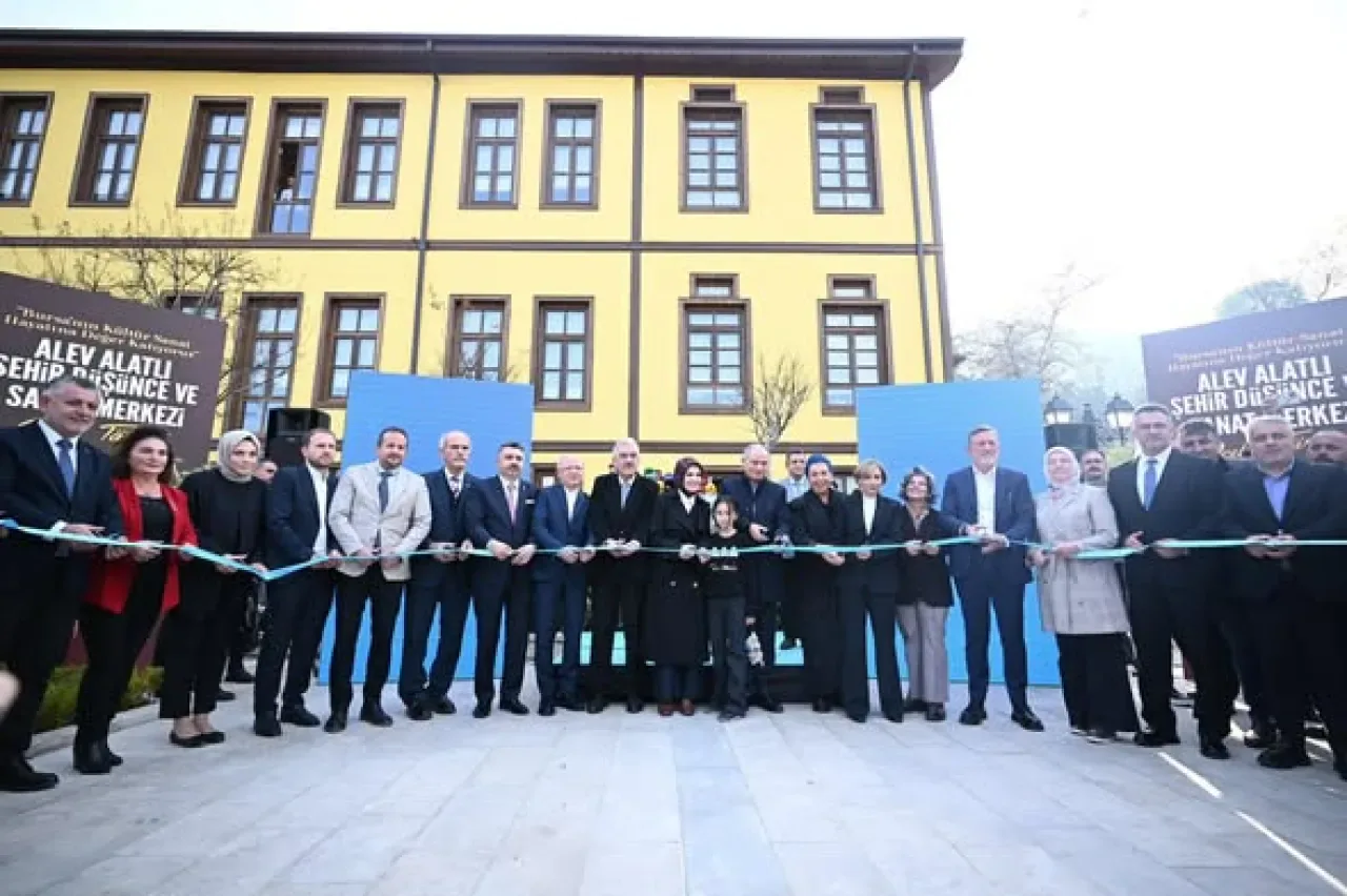 Bursa'ya Yeni Kültür Sanat Merkezi: Alev Alatlı Şehir Düşünce ve Sanat Merkezi Açıldı Bursa'ya Yeni Kültür Sanat Merkezi: Alev Alatlı Şehir Düşünce ve Sanat Merkezi Açıldı