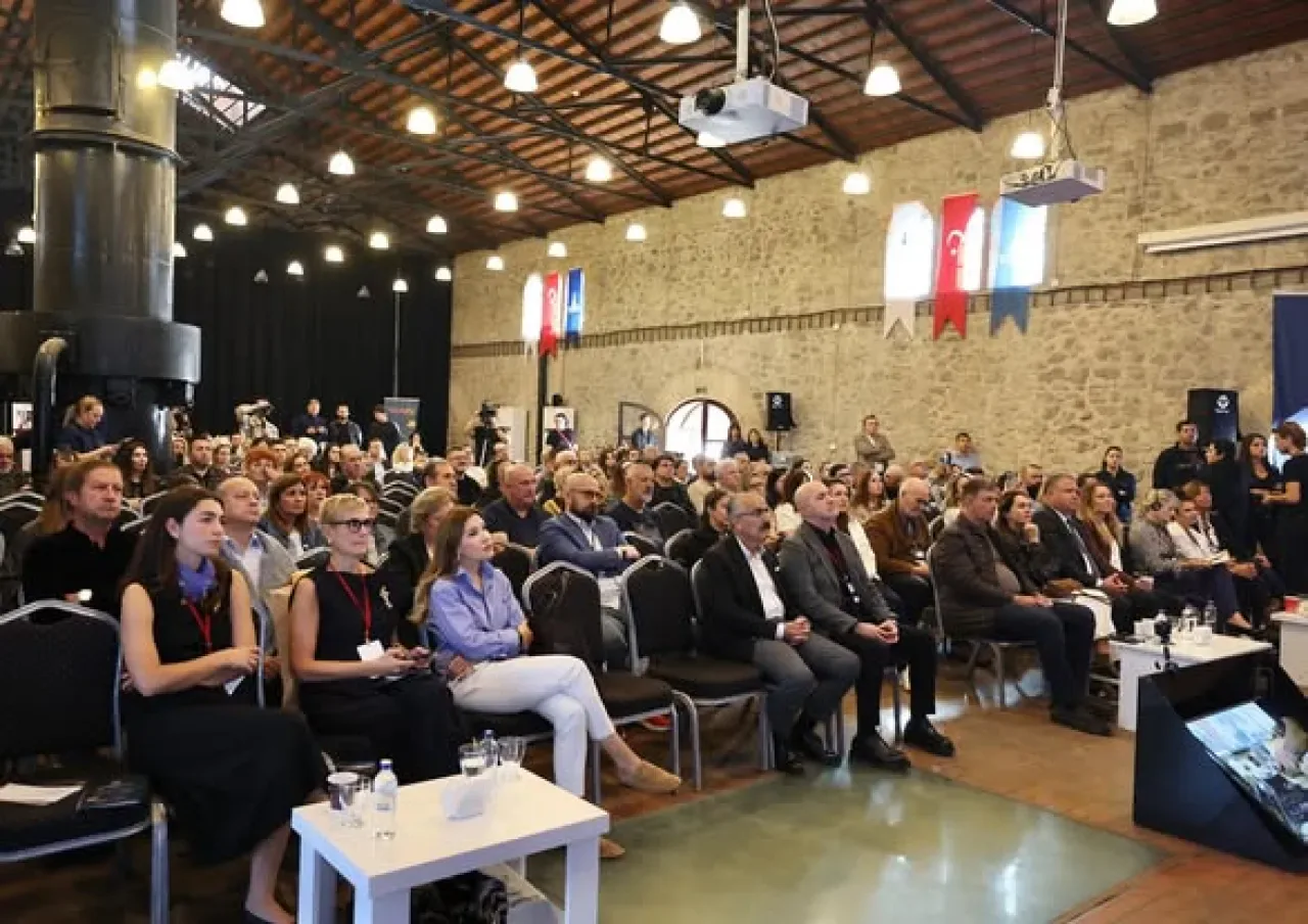 İzmir GastroFest 2025, İzmir Büyükşehir Belediye Başkanı Dr. Cemil Tugay'ın Katılımıyla Başladı İzmir GastroFest 2025, İzmir Büyükşehir Belediye Başkanı Dr. Cemil Tugay'ın Katılımıyla Başladı