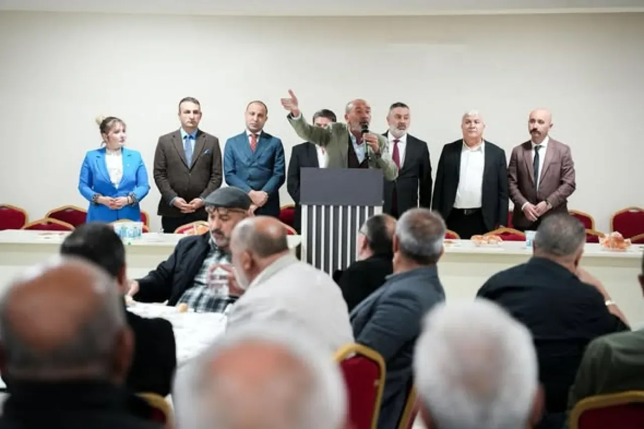 MHP'den Yenimahalle'de Vatandaşla Buluşma: "Dert Dinliyoruz" MHP'den Yenimahalle'de Vatandaşla Buluşma: "Dert Dinliyoruz"