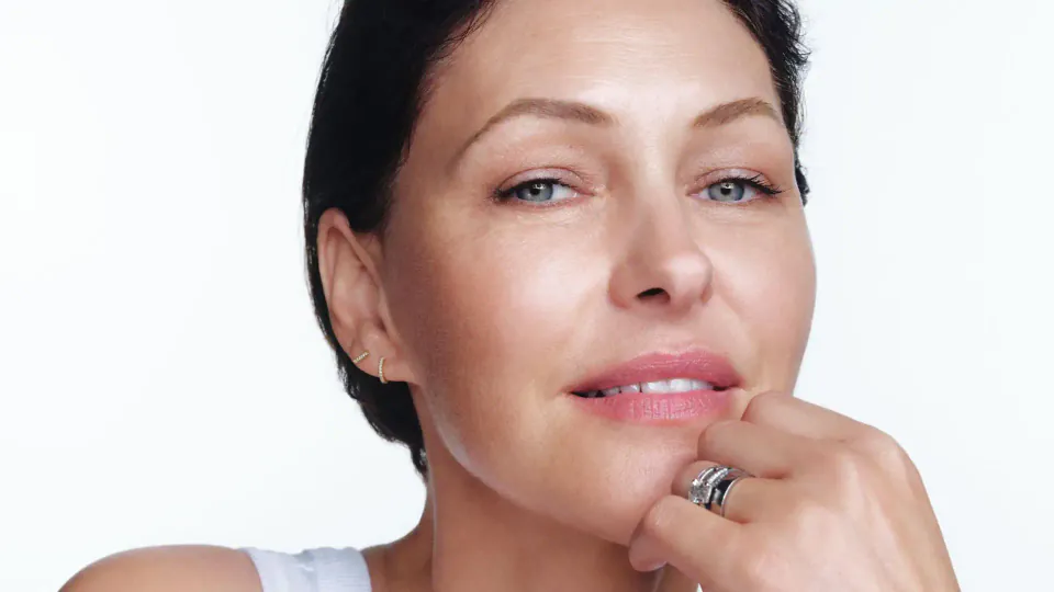 Emma Willis Cildinin Parlaklık Sırrını Açıkladı: 50 Yaşında 4 Alışkanlık görseli