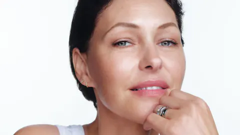 Emma Willis Cildinin Parlaklık Sırrını Açıkladı: 50 Yaşında 4 Alışkanlık