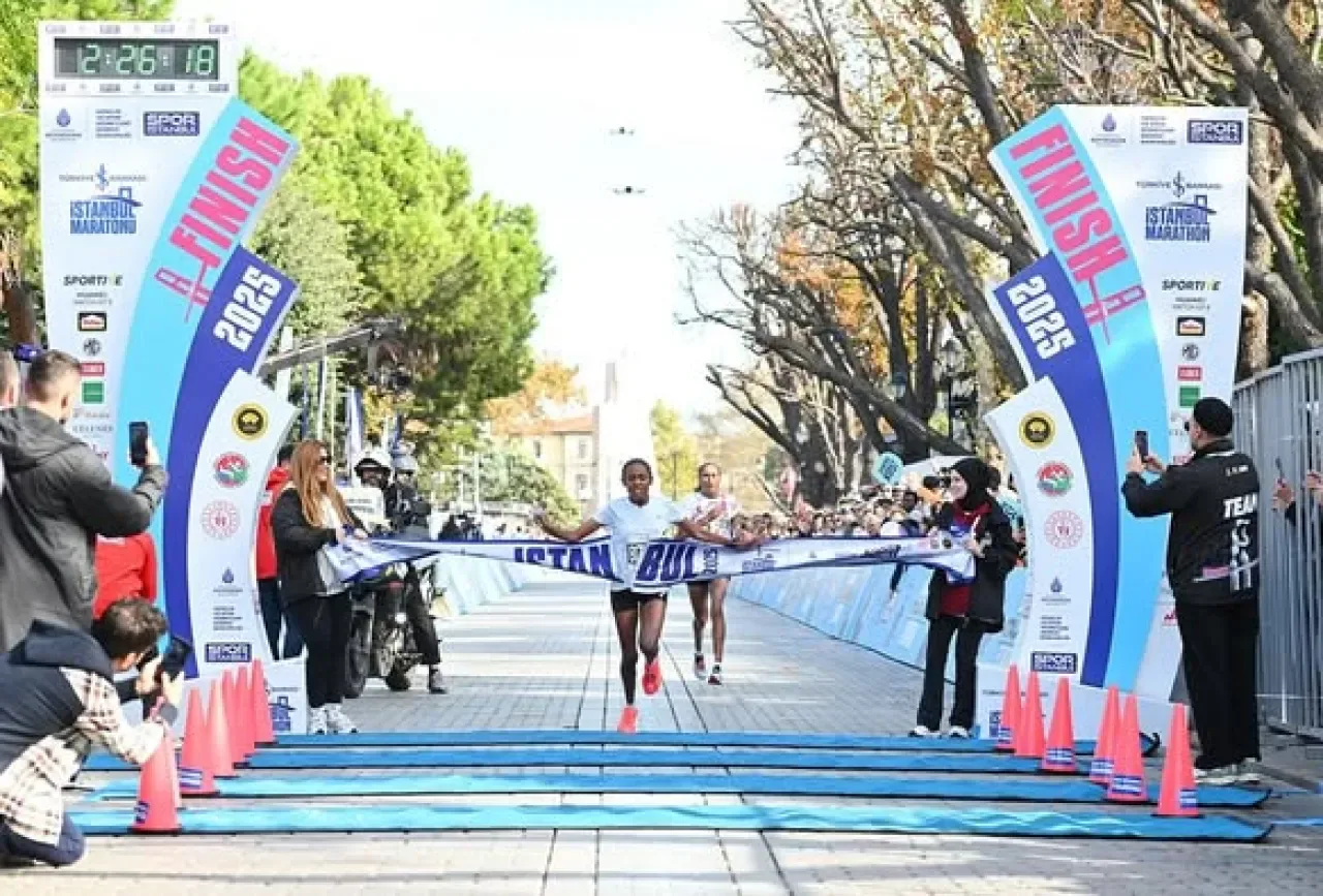 İstanbul Maratonu'nda Madalya Heyecanı: Kenyalı ve Etiyopyalı Sporcular Öne Çıktı İstanbul Maratonu'nda Madalya Heyecanı: Kenyalı ve Etiyopyalı Sporcular Öne Çıktı
