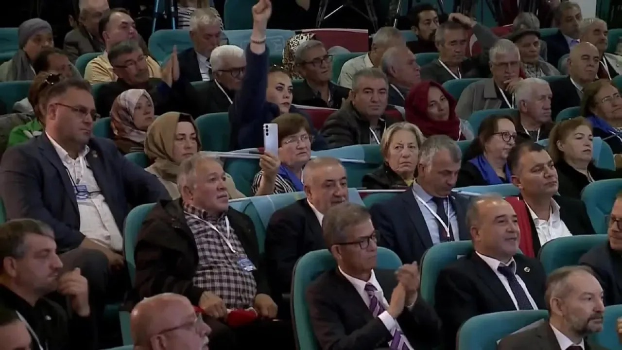 İYİ Parti Bursa İl Başkanı Müsavat Dervişoğlu Eskişehir Kongresinde Konuştu İYİ Parti Bursa İl Başkanı Müsavat Dervişoğlu Eskişehir Kongresinde Konuştu