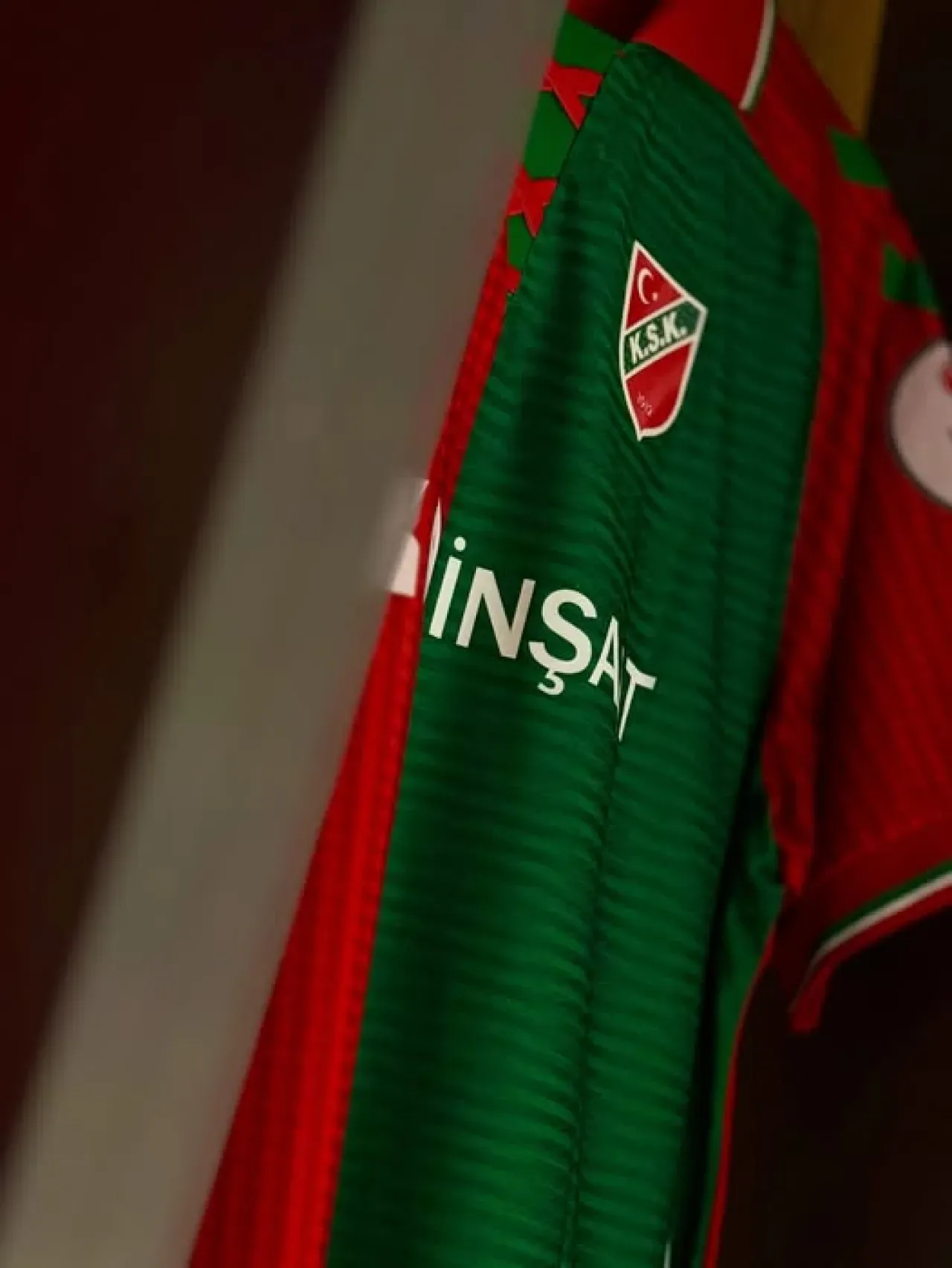Karşıyaka Spor Kulübü, Parçalı Formasıyla Sahada Karşıyaka Spor Kulübü, Parçalı Formasıyla Sahada