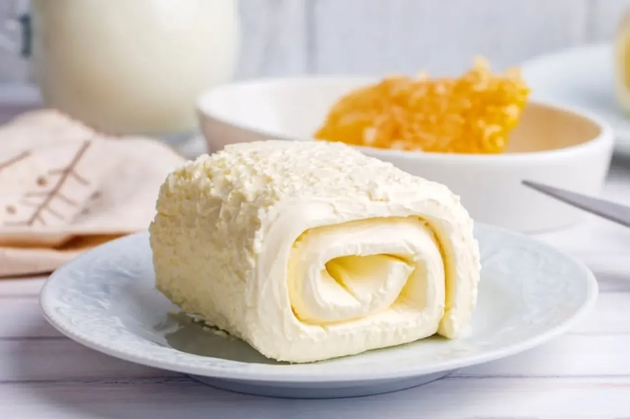 Kaymak Nasıl Saklanır? Dayanma Süresi ve Tazelik İpuçları Kaymak Nasıl Saklanır? Dayanma Süresi ve Tazelik İpuçları
