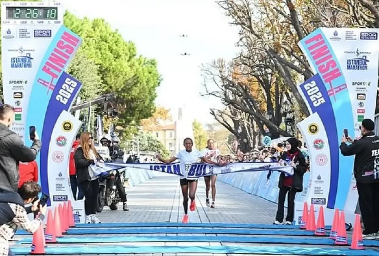 Türkiye İş Bankası 47. İstanbul Maratonu'nda Madalyalar Sahiplerini Buldu Türkiye İş Bankası 47. İstanbul Maratonu'nda Madalyalar Sahiplerini Buldu
