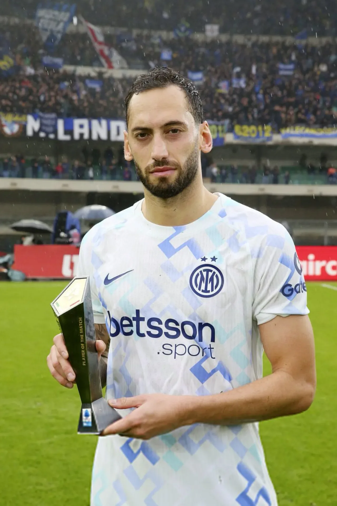 Hakan Çalhanoğlu, Inter'in Verona Galibiyetinde Maçın Oyuncusu Seçildi Hakan Çalhanoğlu, Inter'in Verona Galibiyetinde Maçın Oyuncusu Seçildi