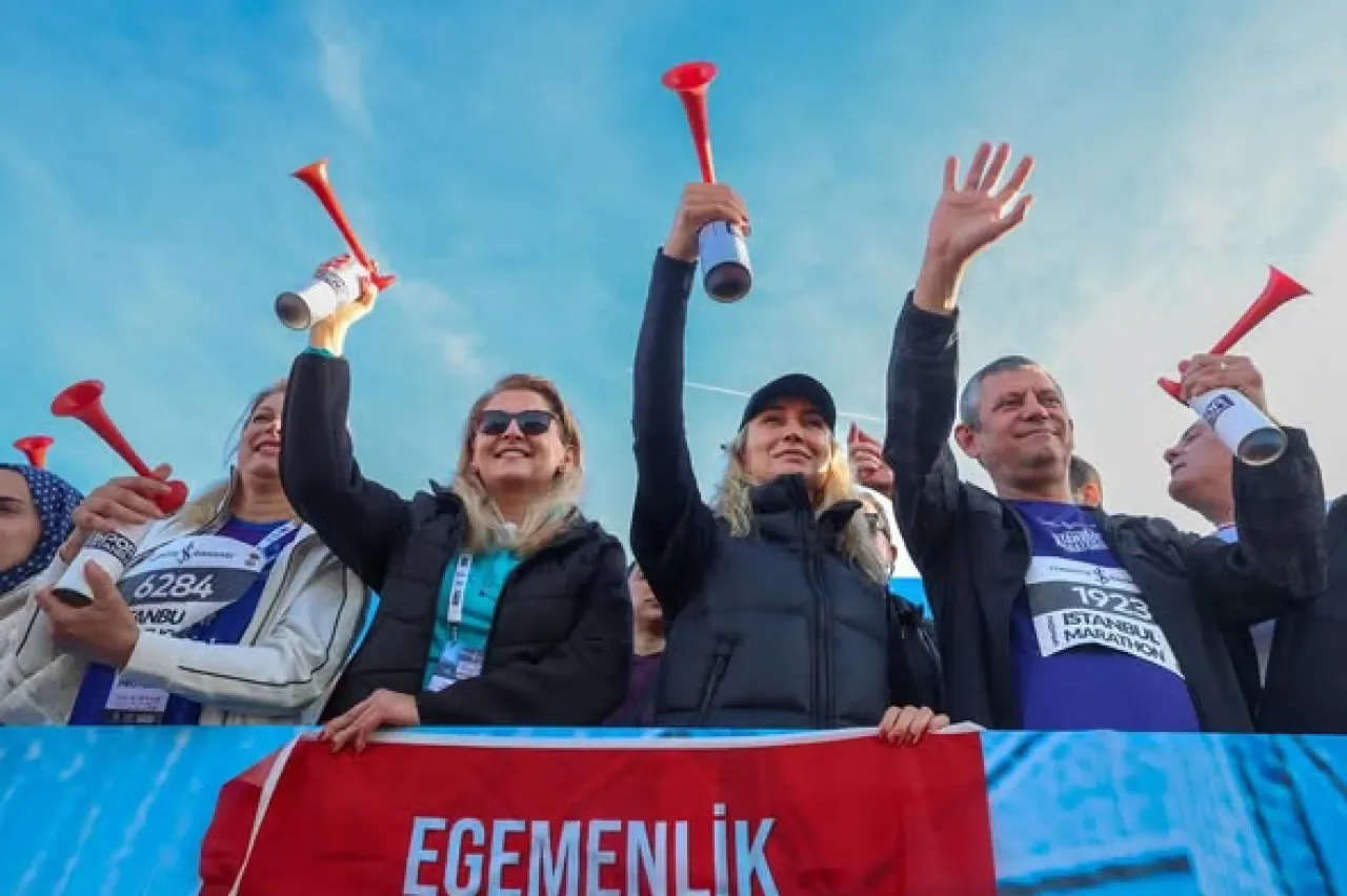 47. İstanbul Maratonu'nda CHP'li İsimlerden Umut Mesajı 47. İstanbul Maratonu'nda CHP'li İsimlerden Umut Mesajı