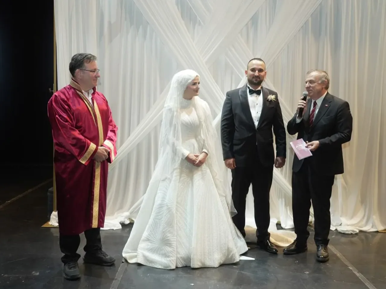 CHP'li Zeybek, Necmi Taştan'ın Kızının Nikah Şahidi Oldu CHP'li Zeybek, Necmi Taştan'ın Kızının Nikah Şahidi Oldu