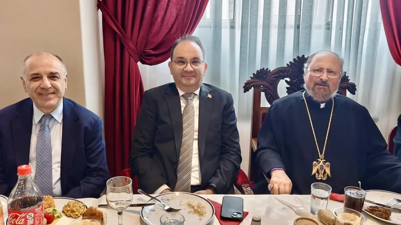 Şişli Kaymakamı Cevdet Ertürkmen, Feriköy'deki Sevgi Sofrası'na Katıldı Şişli Kaymakamı Cevdet Ertürkmen, Feriköy'deki Sevgi Sofrası'na Katıldı